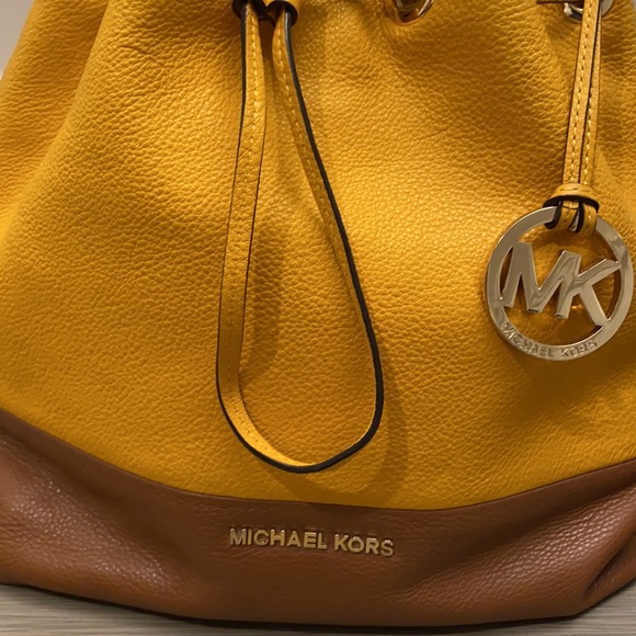 Michael Kors bucket bag , tan and mustard color. - Picture 3 of 10